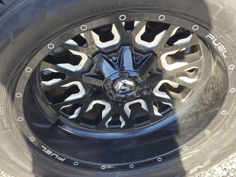 Used 2018 GMC Sierra 2500 4x4 Crew Cab w/ Sierra Convenience Package image 3