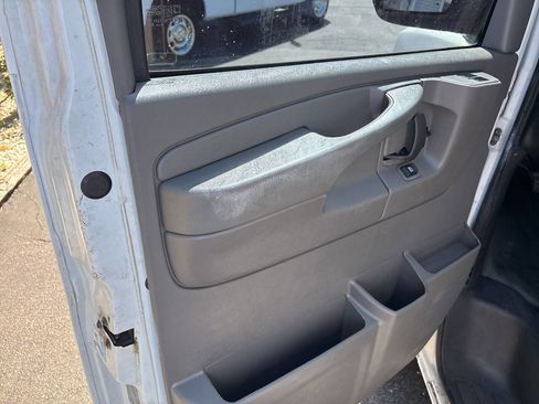 Used 2015 Chevrolet Express 2500 RWD image 16