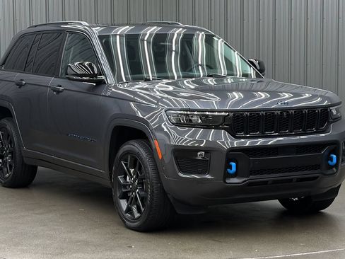 Used 2023 Jeep Grand Cherokee 30th Anniversary AWD/4WD image 7