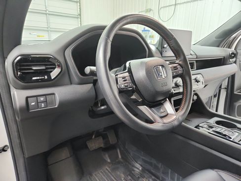 Used 2025 Honda Pilot TrailSport image 19