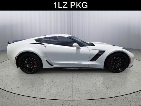 Used 2019 Chevrolet Corvette Z06 RWD image 3