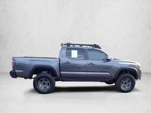 Used 2022 Toyota Tacoma TRD Off-Road w/ TRD Premium Off Road Package AWD/4WD image 5