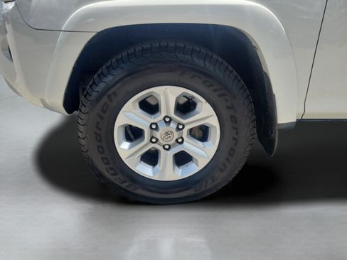 Used 2017 Toyota 4Runner SR5 Premium RWD image 32