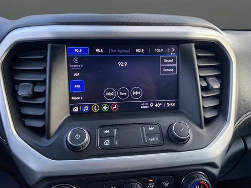 Used 2023 GMC Acadia SLE image 16