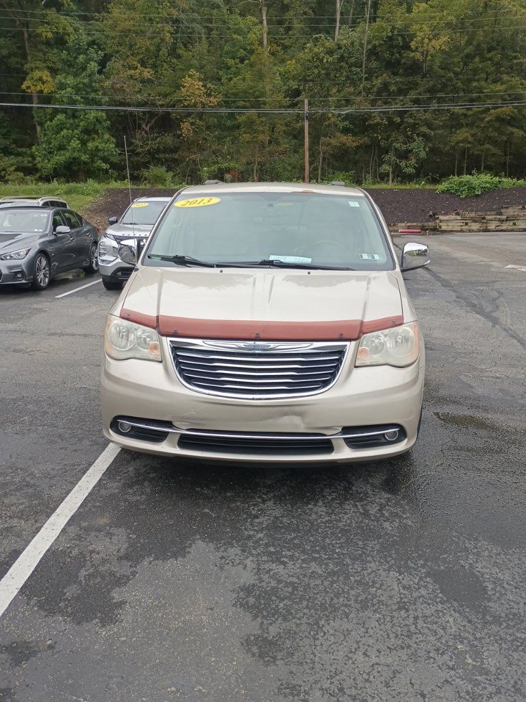 Used 2013 Chrysler Town & Country Touring-L w/ Premium Group FWD image 2