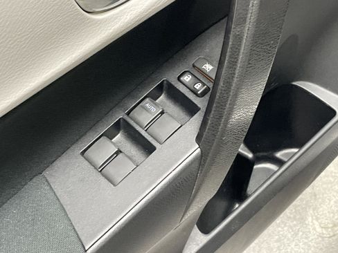 Used 2017 Toyota Corolla LE image 15