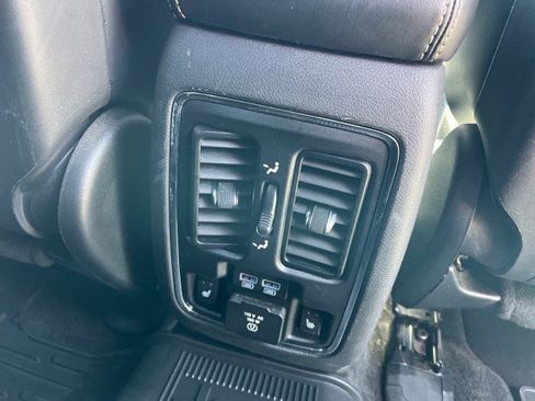 Used 2015 Jeep Grand Cherokee Limited image 21