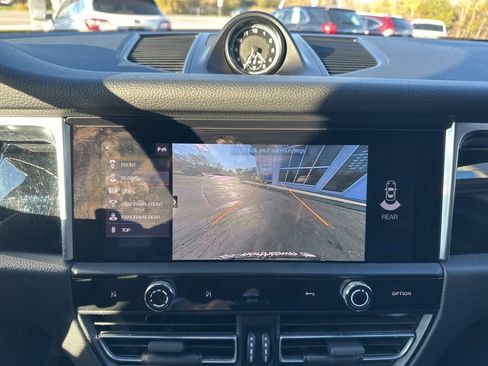Used 2023 Porsche Macan image 22