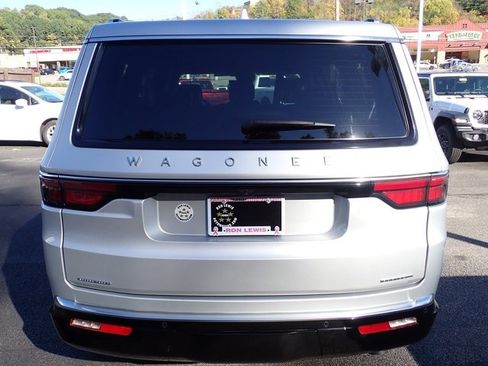 Used 2023 Jeep Wagoneer Series III w/ Preferred Equipment Group image 4
