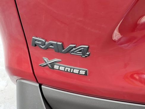 Used 2020 Toyota RAV4 LE image 9