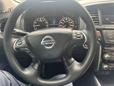 Used 2019 Nissan Pathfinder S FWD image 16