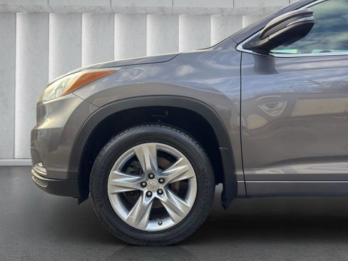 Used 2015 Toyota Highlander Limited image 18