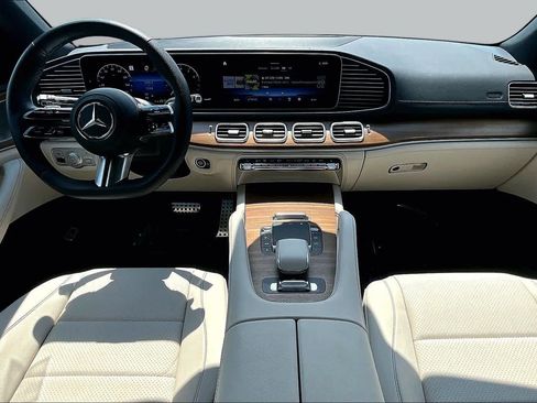 Used 2024 Mercedes-Benz GLS 450 4MATIC image 16