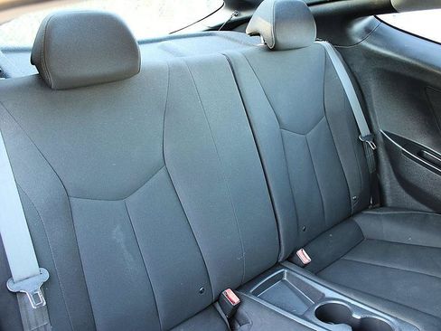 Used 2017 Hyundai Veloster FWD image 15