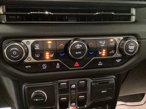 New 2026 Jeep Wrangler Unlimited Rubicon AWD/4WD image 24
