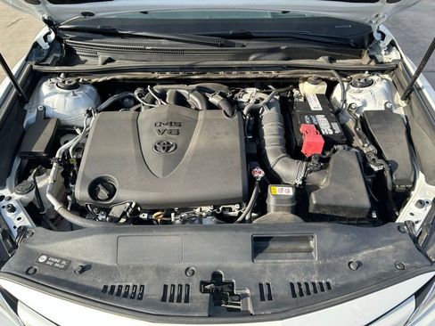 Used 2018 Toyota Camry XLE image 18