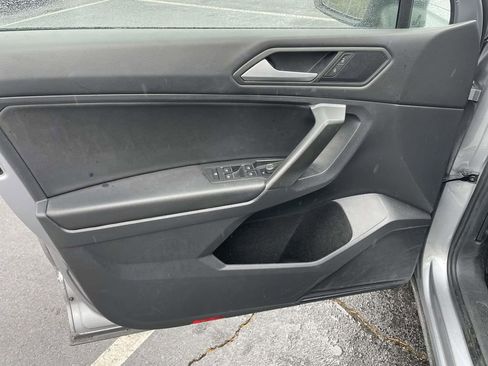 Used 2021 Volkswagen Tiguan SE w/ Panoramic Sunroof Package image 26