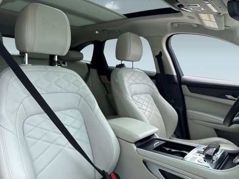 Used 2022 Jaguar F-PACE S AWD/4WD image 32