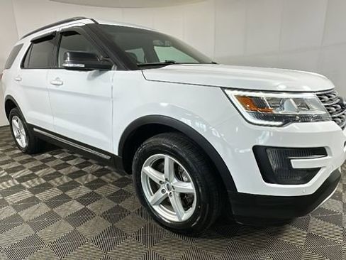 Used 2016 Ford Explorer XLT w/ Equipment Group 202A AWD/4WD image 2