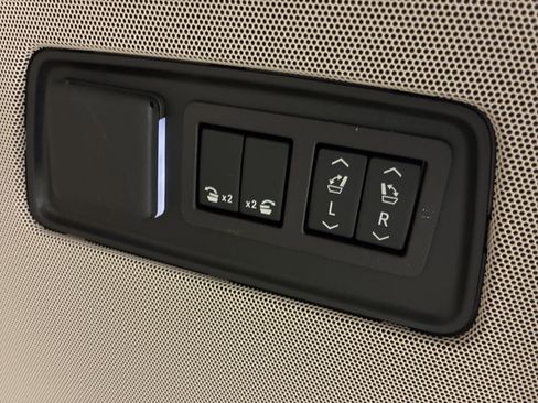 Used 2025 Cadillac Escalade Sport Platinum w/ LPO, ONYX Package image 27