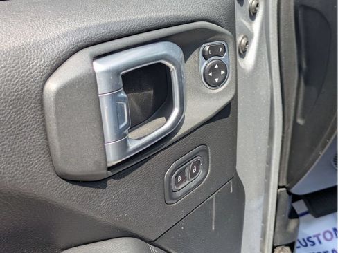 Used 2020 Jeep Wrangler Unlimited Sahara AWD/4WD image 11