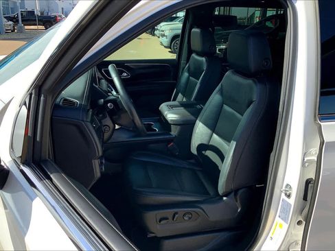 Used 2021 Chevrolet Suburban LT w/ LT Signature Package image 8