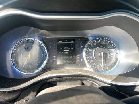 Used 2015 Chrysler 200 Limited image 23