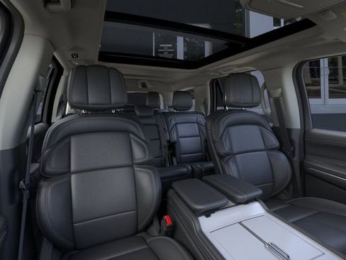 New 2025 Lincoln Navigator Reserve AWD/4WD image 10