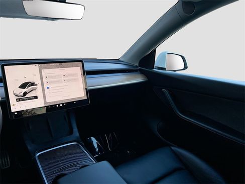 Used 2022 Tesla Model Y Performance image 22