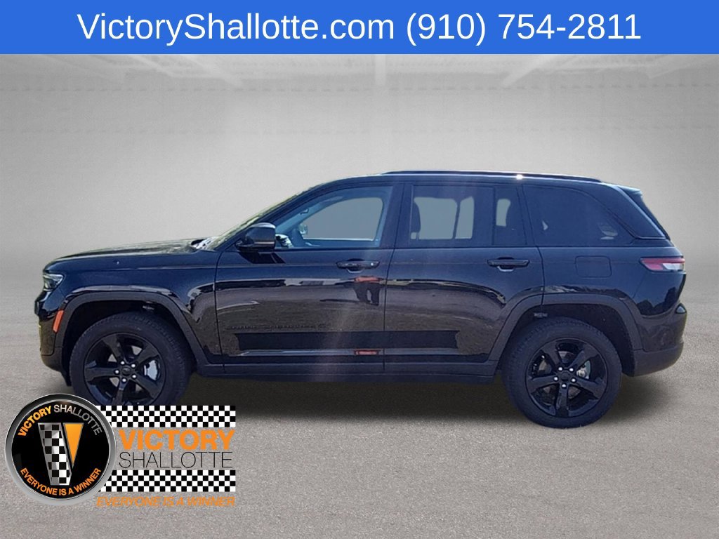 Used 2023 Jeep Grand Cherokee Limited w/ Black Appearance Package AWD/4WD image 17