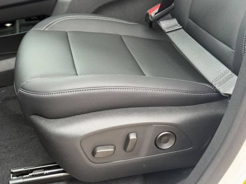 New 2026 Chevrolet Traverse LT w/ Sun and Wheel Package FWD image 18