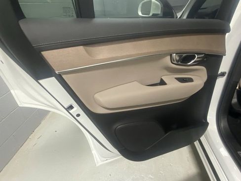 Certified 2025 Volvo XC90 B6 Plus image 8