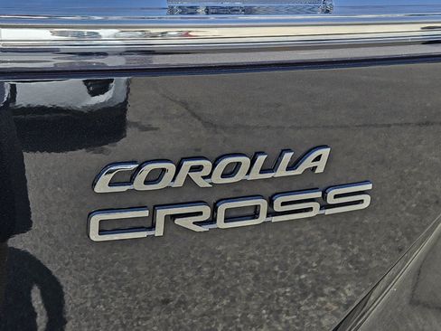 Used 2025 Toyota Corolla Cross L AWD/4WD image 16