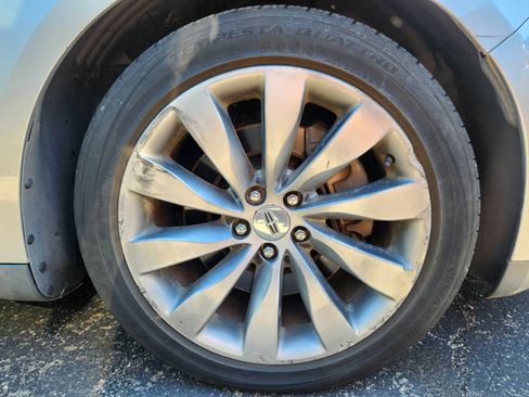 Used 2013 Lincoln MKS FWD image 5
