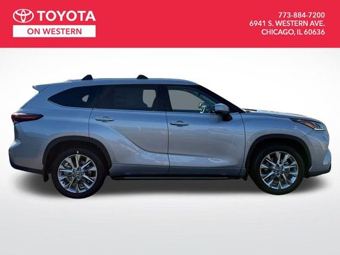 New 2025 Toyota Highlander Limited image 7