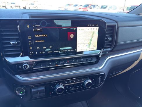 Used 2025 GMC Sierra 1500 SLT image 13