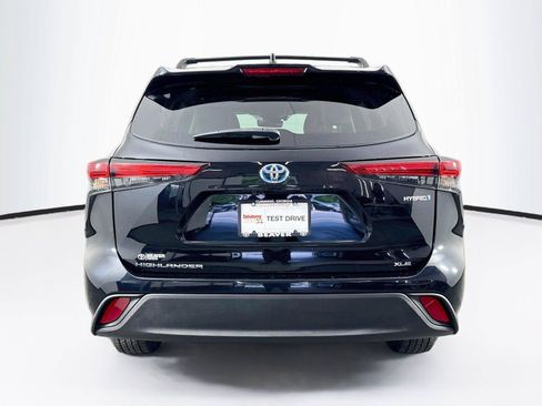 Used 2022 Toyota Highlander Bronze Edition FWD image 11