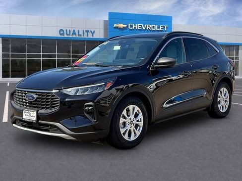 Used 2023 Ford Escape Active w/ Tech Pack #1 FWD image 3