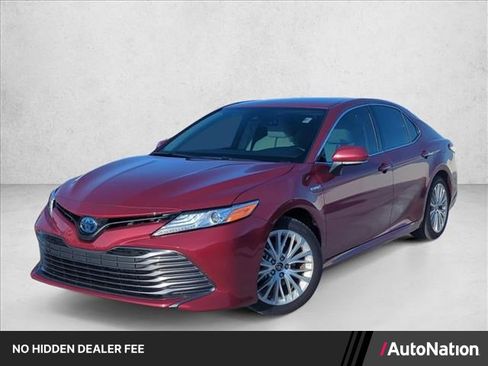 Certified 2020 Toyota Camry XLE FWD image 1
