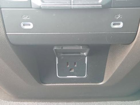 Used 2023 GMC Yukon SLT image 25