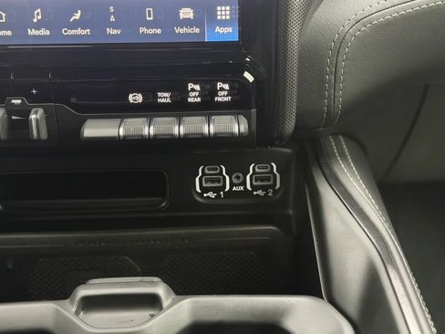Used 2024 RAM 2500 Limited AWD/4WD image 37