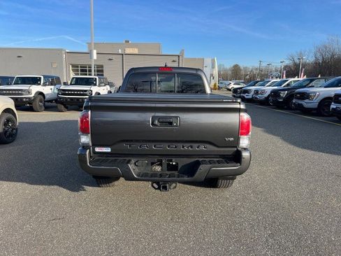 Used 2021 Toyota Tacoma TRD Off-Road w/ TRD Premium Off Road Package image 4