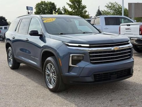 Used 2024 Chevrolet Traverse LT AWD/4WD image 4