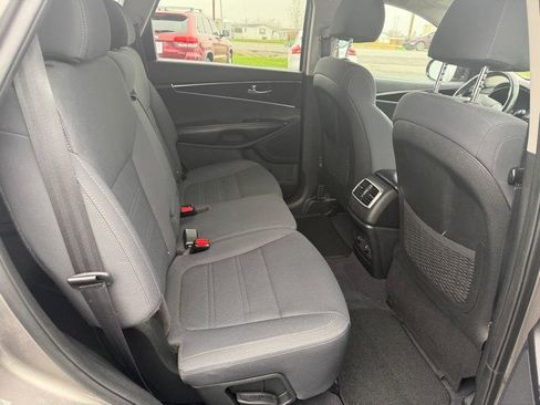 Used 2019 Kia Sorento LX w/ LX Convenience Package image 7