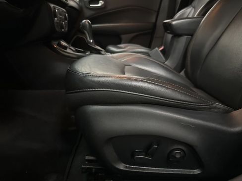 Used 2018 Jeep Compass Limited w/ Navigation Group AWD/4WD image 34