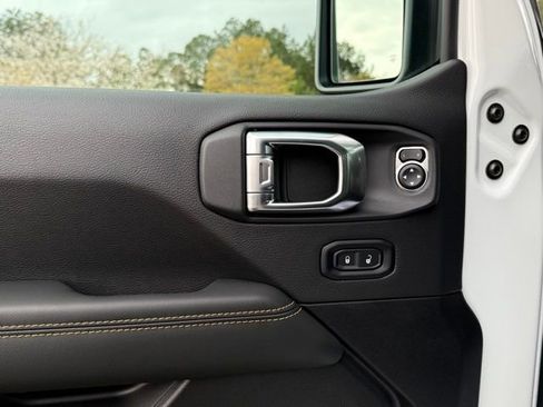 New 2026 Jeep Wrangler Unlimited Sahara AWD/4WD image 15