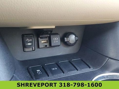 Used 2019 Toyota Highlander XLE FWD image 30