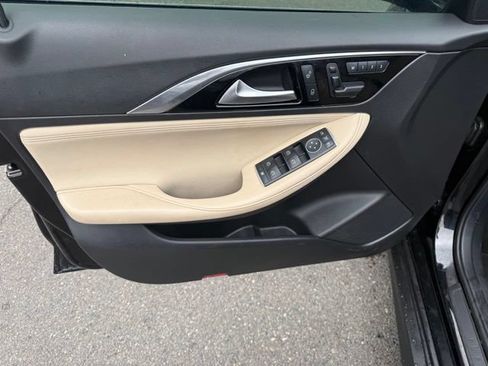 Used 2018 INFINITI QX30 AWD w/ Cargo Package image 10