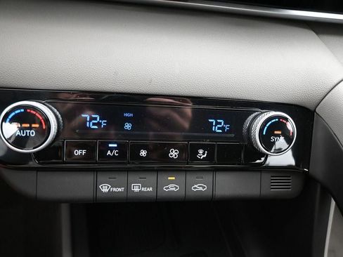 New 2025 Hyundai Elantra Sport FWD image 16