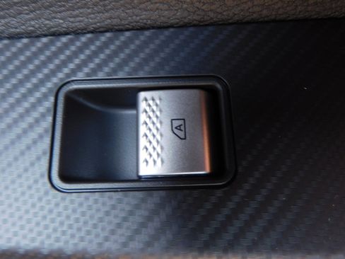 Used 2025 Mitsubishi Outlander SEL image 39